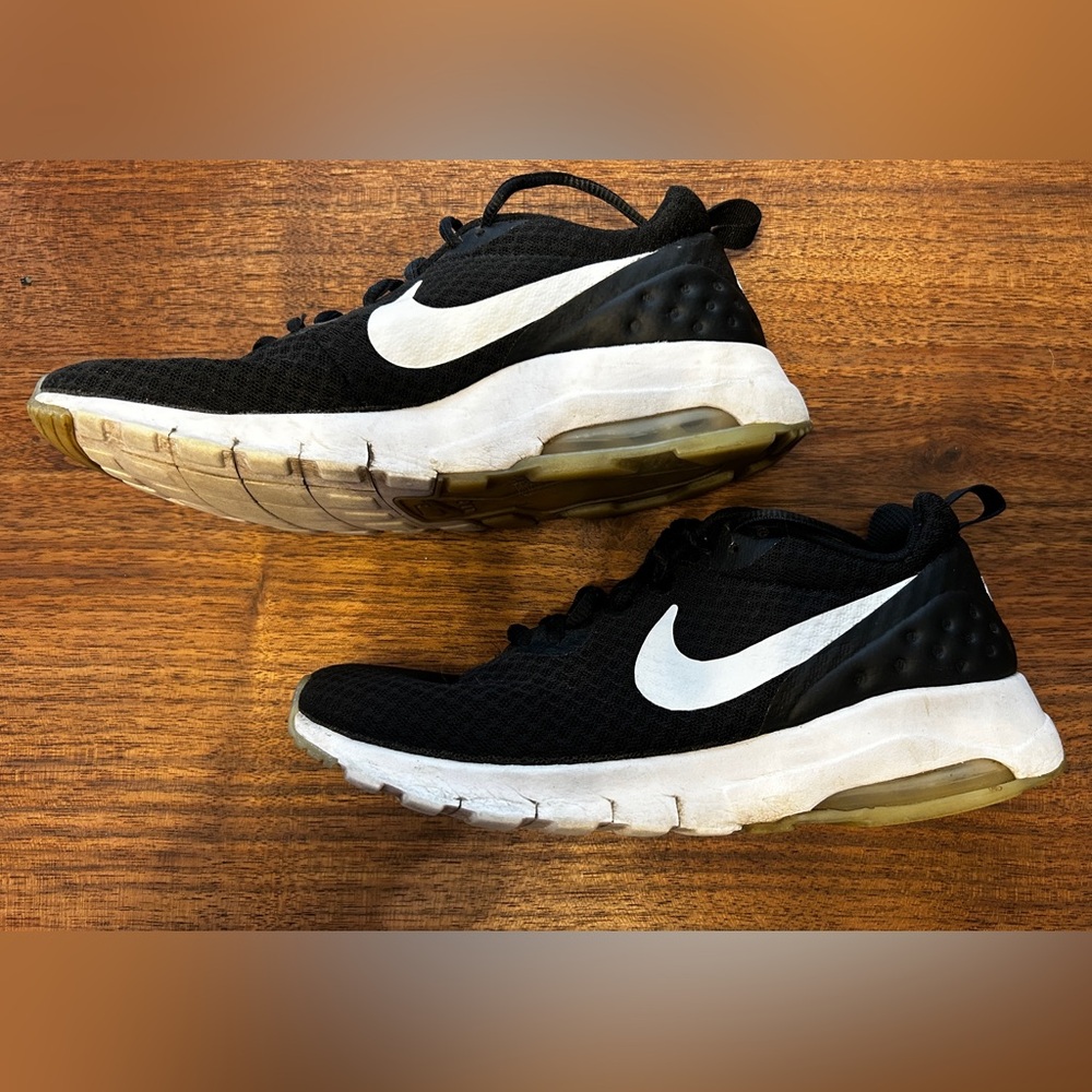 Nike Air Max Motion Women’s 8 Black White Running Shoes Sneakers 833662-011